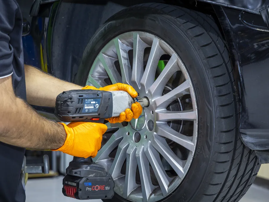Wheel and brake service